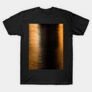 Abstract lights sea shiny bronze black reflection Photo of glistening shiny water T-Shirt